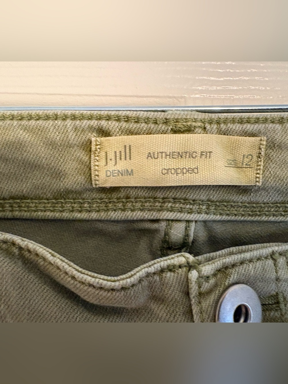 ✨ J. Jill Olive Cropped Denim Jeans Frayed Ankle Hem Size 12 ✨ - Picture 2 of 10